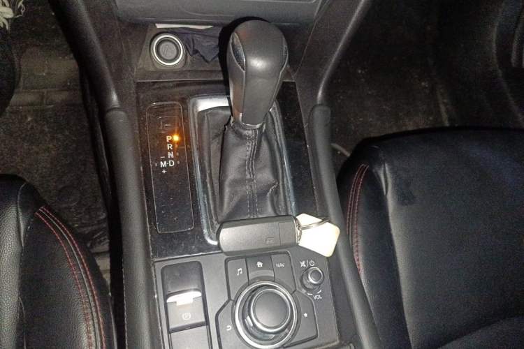 Used Mazda 3 Axela 2017 Hatchback 2.0L Automatic Luxury Model Emission Standard China V Gear Lever
