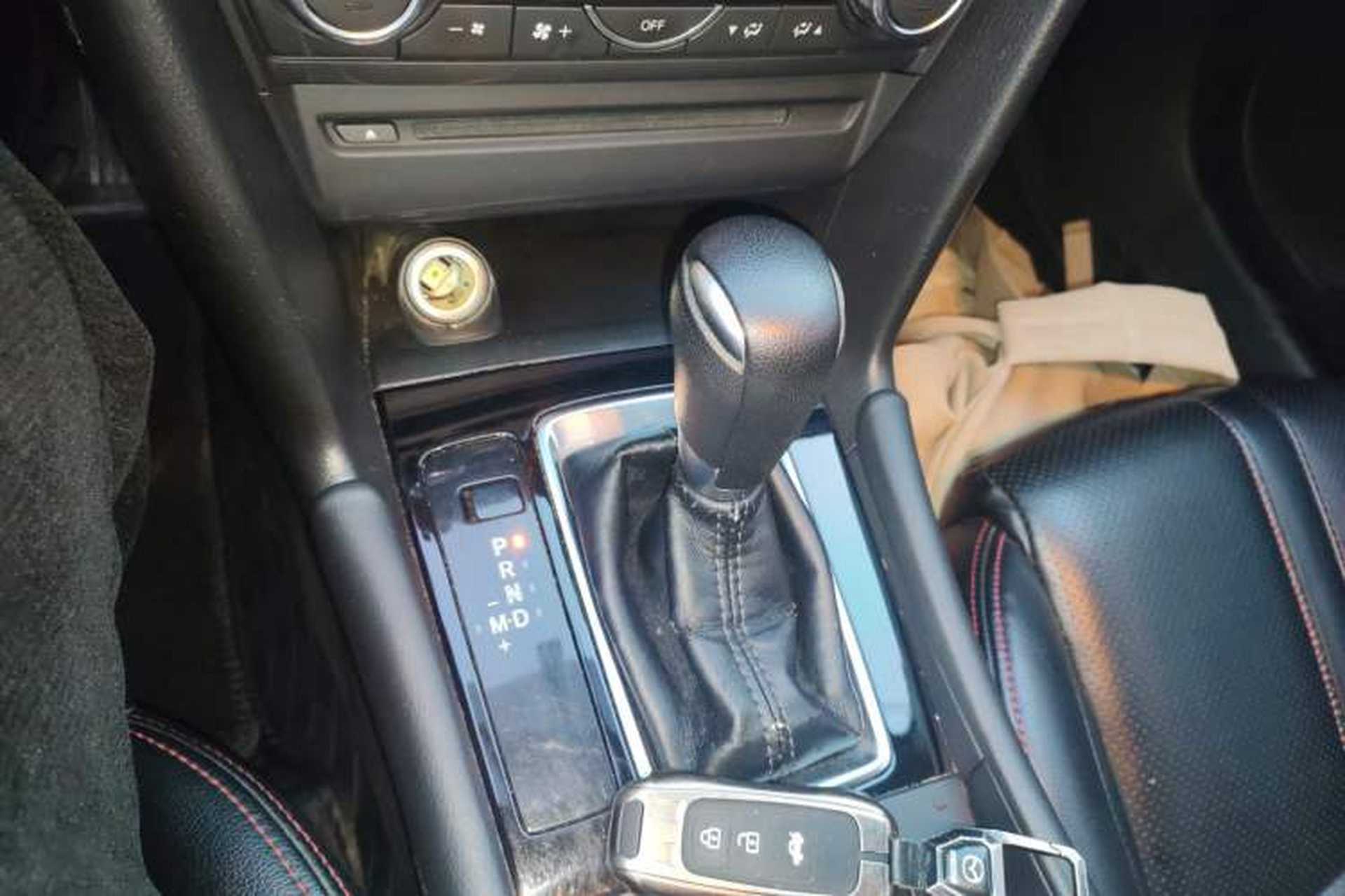 Used Mazda 3 Axela 2017 Sedan 1.5L Automatic Luxury Model Emission Standard China V Gear Lever