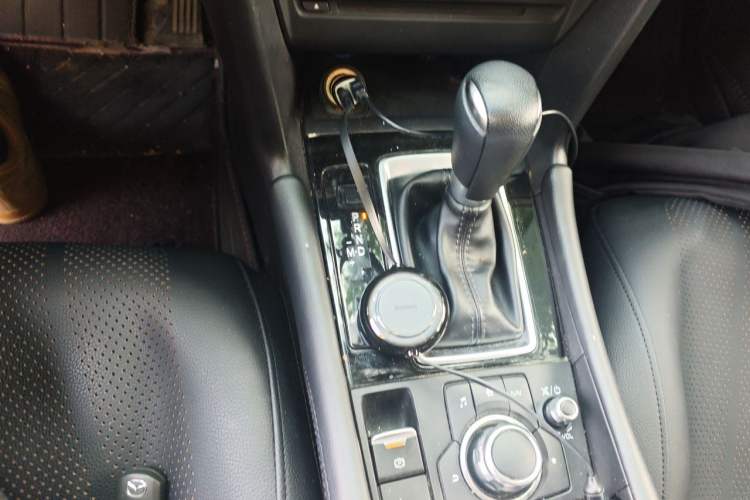 Used Mazda 3 Axela 2017 Sedan 1.5L Automatic Luxury Model China VI Standard Gear Lever