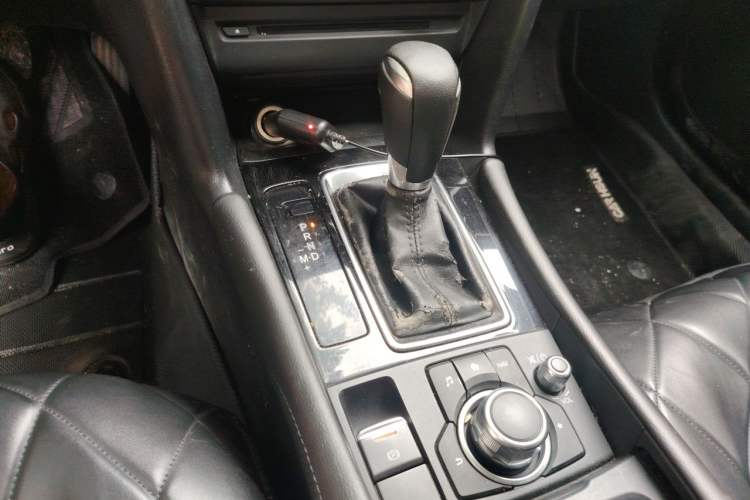 Used Mazda 3 Axela 2017 Sedan 1.5L Automatic Luxury Model Emission Standard China V Gear Lever