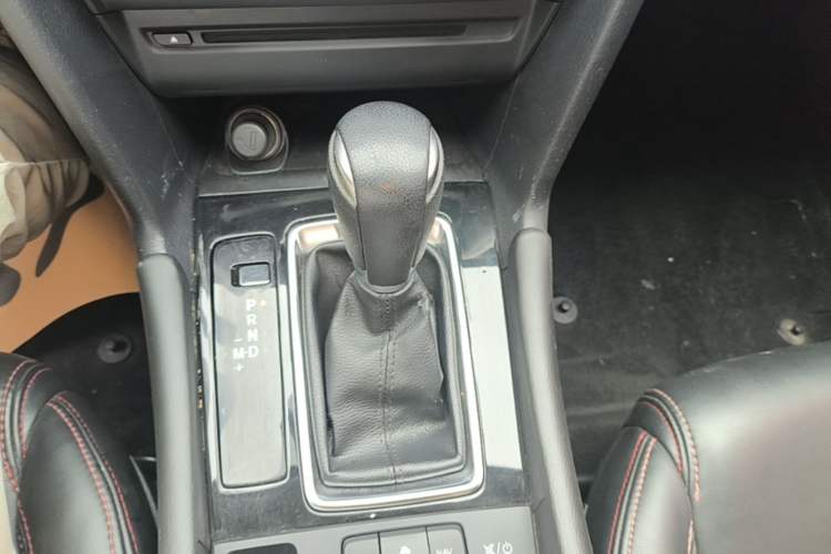 Used Mazda 3 Axela 2017 Sedan 1.5L Automatic Luxury Model Emission Standard China V Gear Lever