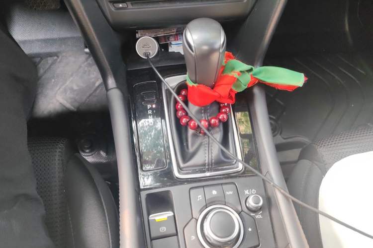 Used Mazda 3 Axela 2017 Hatchback 2.0L Automatic Luxury Model Emission Standard China V Gear Lever