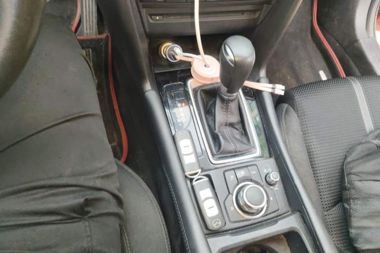 Used Mazda 3 Axela 2017 Sedan 1.5L Automatic Luxury Model Emission Standard China V Gear Lever