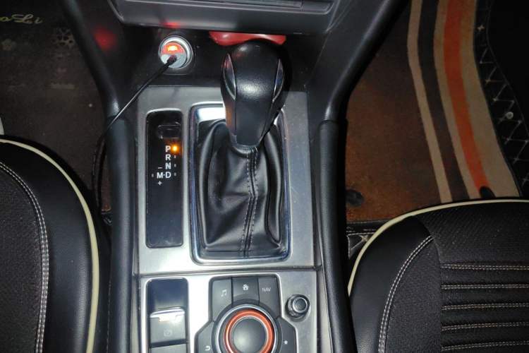Used Mazda 3 Axela 2017 Sedan 1.5L Automatic Luxury Model China VI Standard Gear Lever