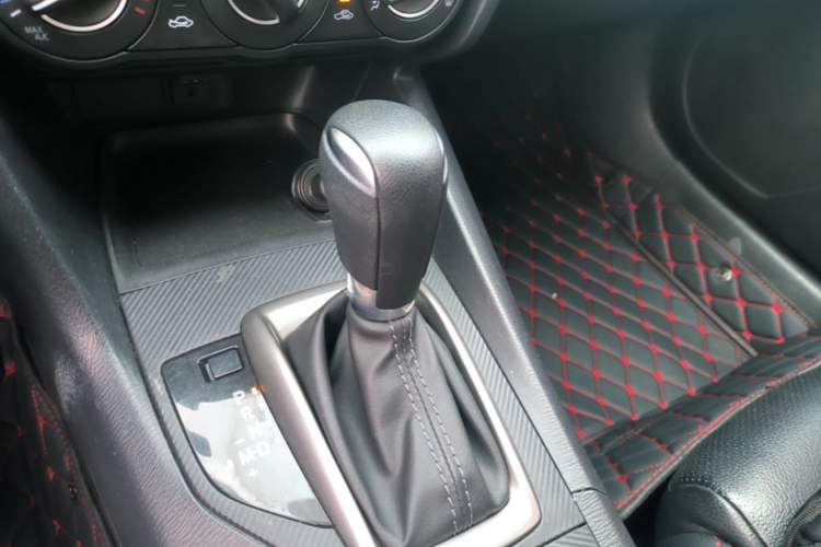 Used Mazda 3 Axela 2017 Hatchback 1.5L Automatic Comfort Model Emission Standard China V Gear Lever
