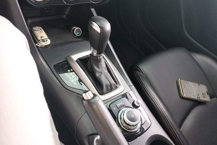 Used Mazda 3 Axela 2017 Sedan 1.5L Automatic Comfort Model Emission Standard China V Gear Lever