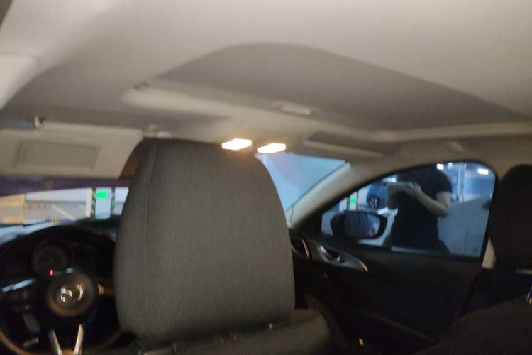 Used Mazda 3 Axela 2017 Sedan 1.5L Automatic Luxury Model Emission Standard China V Headliner
