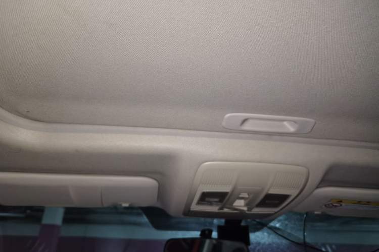 Used Mazda 3 Axela 2017 Hatchback 1.5L Automatic Luxury Model Emission Standard China V Headliner