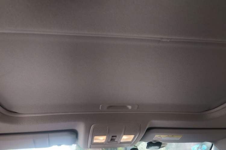 Used Mazda 3 Axela 2017 Sedan 1.5L Automatic Luxury Model Emission Standard China V Headliner