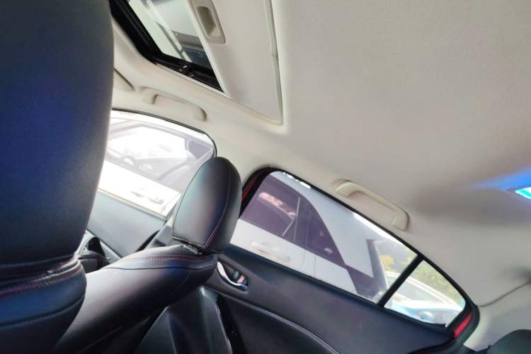 Used Mazda 3 Axela 2017 Sedan 1.5L Automatic Luxury Model Emission Standard China V Headliner