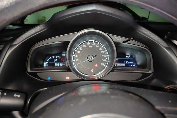 Used Mazda 3 Axela 2017 Sedan 1.5L Automatic Luxury Model China VI Standard Instrument Cluster