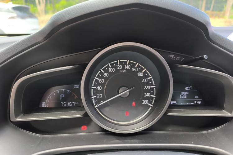 Used Mazda 3 Axela 2017 Sedan 1.5L Automatic Luxury Model Emission Standard China V Instrument Cluster