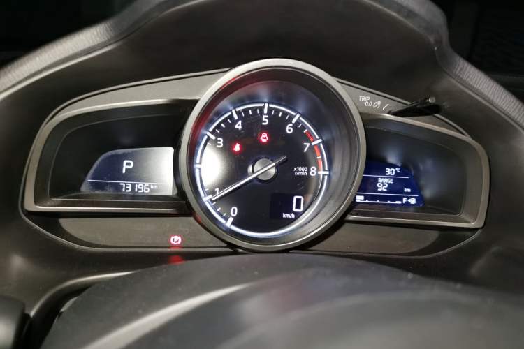 Used Mazda 3 Axela 2017 Hatchback 2.0L Automatic Sport Model China V Emission Standard Instrument Cluster