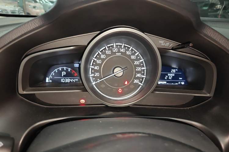 Used Mazda 3 Axela 2017 Hatchback 1.5L Automatic Luxury Model Emission Standard China V Instrument Cluster