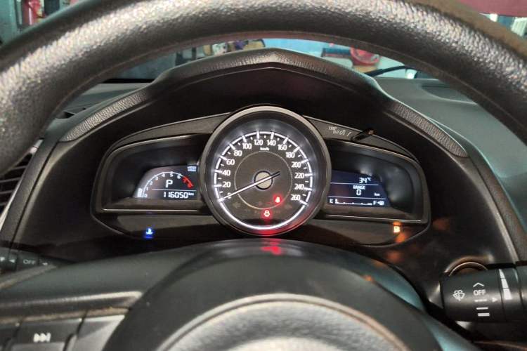 Used Mazda 3 Axela 2017 Sedan 1.5L Automatic Luxury Model Emission Standard China V Instrument Cluster