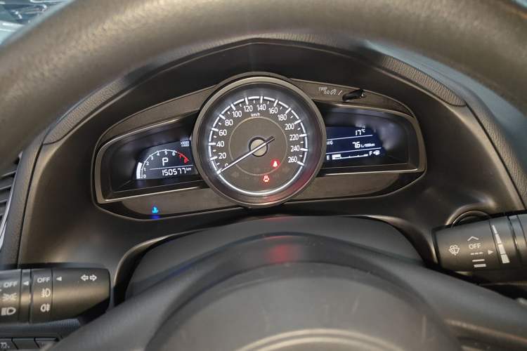Used Mazda 3 Axela 2017 Sedan 1.5L Automatic Luxury Model Emission Standard China V Instrument Cluster