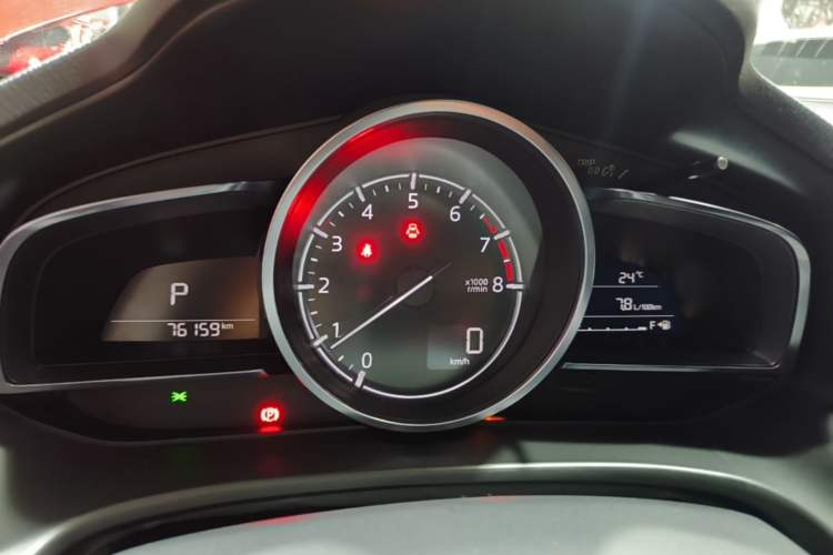 Used Mazda 3 Axela 2017 Hatchback 2.0L Automatic Sport Model China V Emission Standard Instrument Cluster
