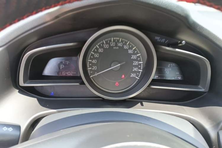 Used Mazda 3 Axela 2017 Sedan 1.5L Automatic Luxury Model Emission Standard China V Instrument Cluster
