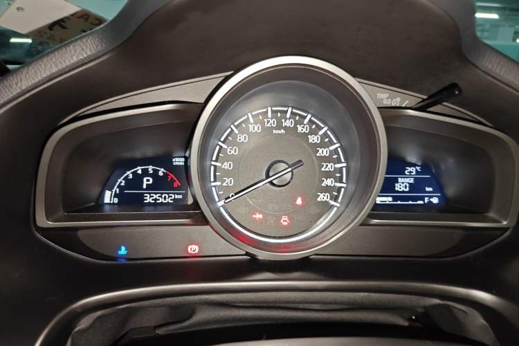 Used Mazda 3 Axela 2017 Sedan 1.5L Automatic Luxury Model Emission Standard China V Instrument Cluster