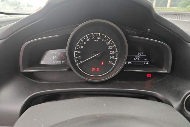 Used Mazda 3 Axela 2017 Sedan 1.5L Automatic Comfort Model Emission Standard China V Instrument Cluster