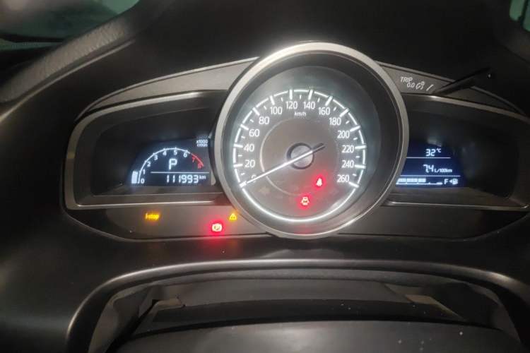 Used Mazda 3 Axela 2017 Hatchback 2.0L Automatic Luxury Model Emission Standard China V Instrument Cluster
