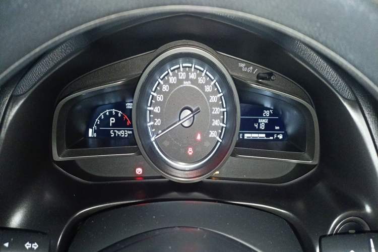 Used Mazda 3 Axela 2017 Sedan 1.5L Automatic Luxury Model China VI Standard Instrument Cluster