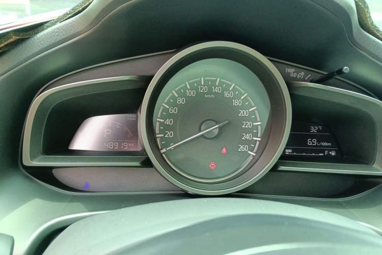Used Mazda 3 Axela 2017 Sedan 1.5L Automatic Luxury Model Emission Standard China V Instrument Cluster