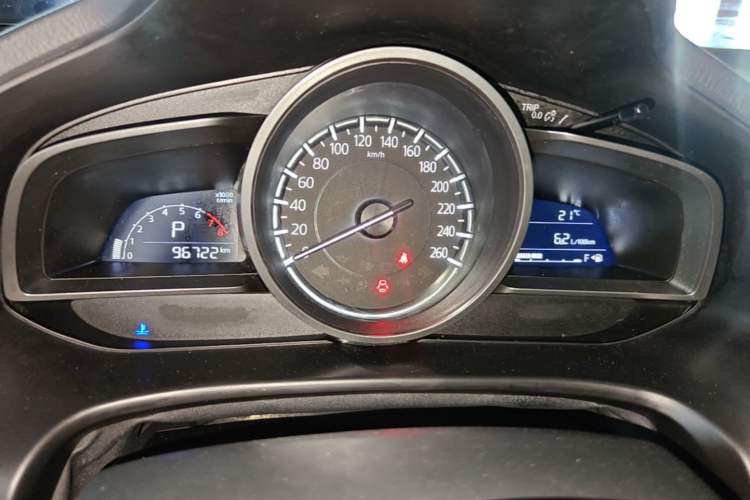 Used Mazda 3 Axela 2017 Sedan 1.5L Automatic Luxury Model Emission Standard China V Instrument Cluster