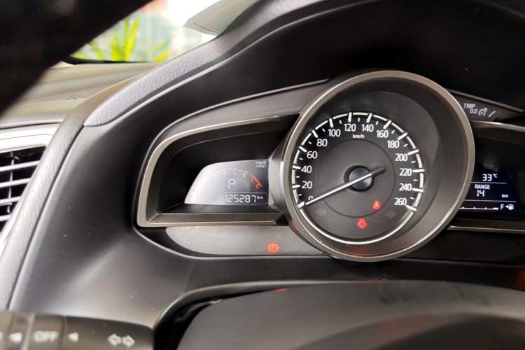 Used Mazda 3 Axela 2017 Sedan 1.5L Automatic Luxury Model Emission Standard China V Instrument Cluster