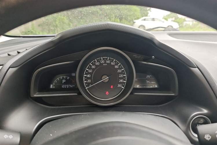 Used Mazda 3 Axela 2017 Sedan 1.5L Automatic Comfort Model Emission Standard China V Instrument Cluster