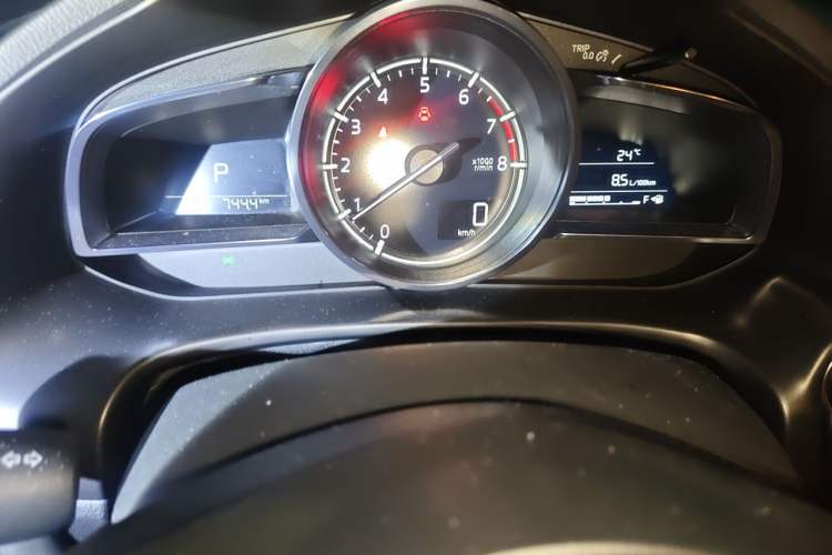 Used Mazda 3 Axela 2017 Hatchback 2.0L Automatic Sport Model China V Emission Standard Instrument Cluster