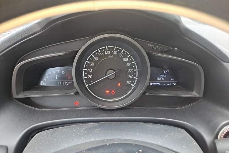 Used Mazda 3 Axela 2017 Sedan 1.5L Automatic Luxury Model China VI Standard Instrument Cluster