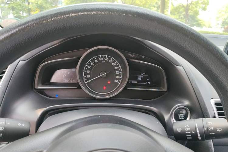 Used Mazda 3 Axela 2017 Hatchback 1.5L Automatic Luxury Model China VI Standard Instrument Cluster