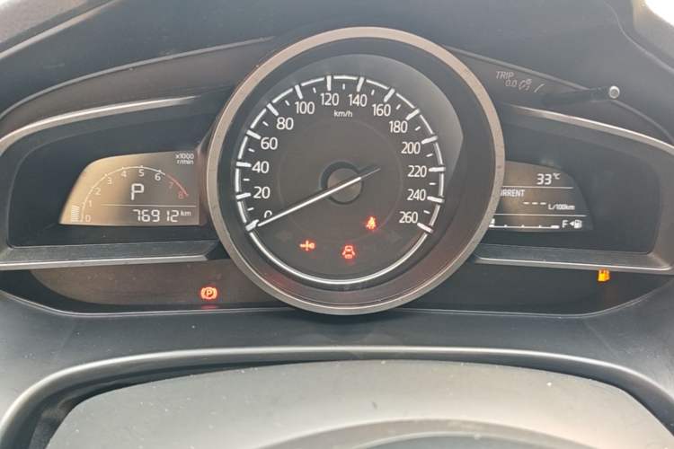 Used Mazda 3 Axela 2017 Sedan 1.5L Automatic Luxury Model Emission Standard China V Instrument Cluster