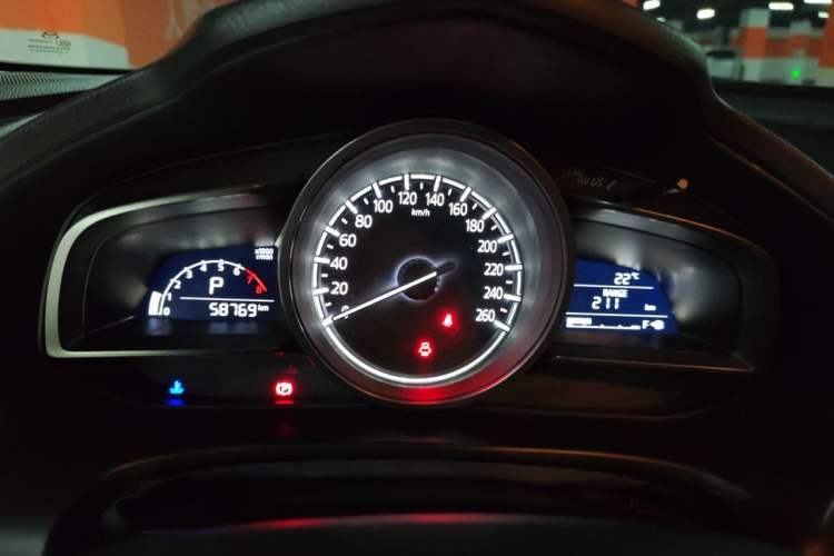 Used Mazda 3 Axela 2017 Sedan 1.5L Automatic Luxury Model Emission Standard China V Instrument Cluster