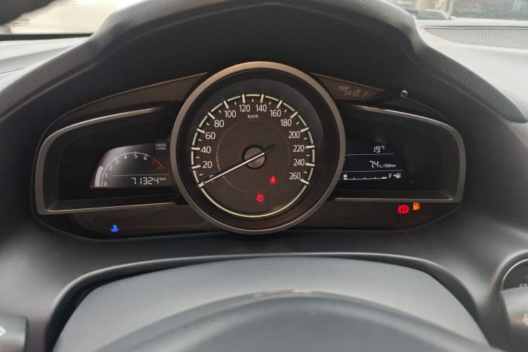 Used Mazda 3 Axela 2017 Sedan 1.5L Manual Luxury Model Emission Standard China V Instrument Cluster