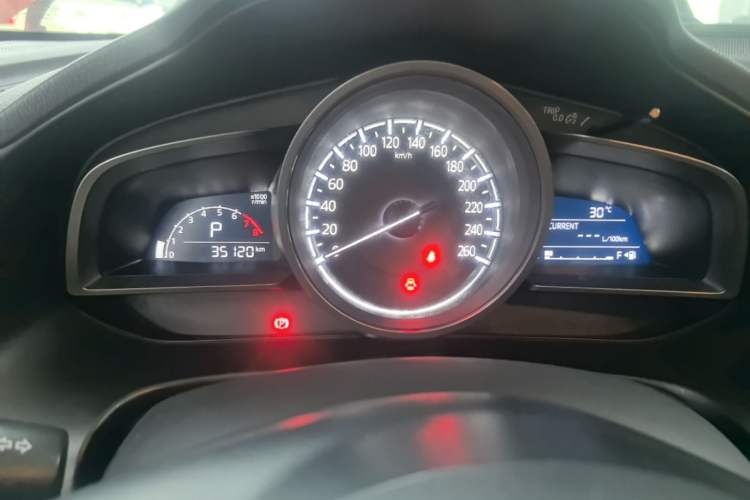 Used Mazda 3 Axela 2017 Sedan 1.5L Automatic Luxury Model Emission Standard China V Instrument Cluster