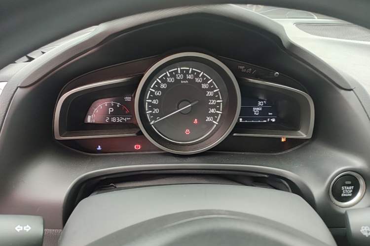 Used Mazda 3 Axela 2017 Sedan 1.5L Automatic Luxury Model China VI Standard Instrument Cluster