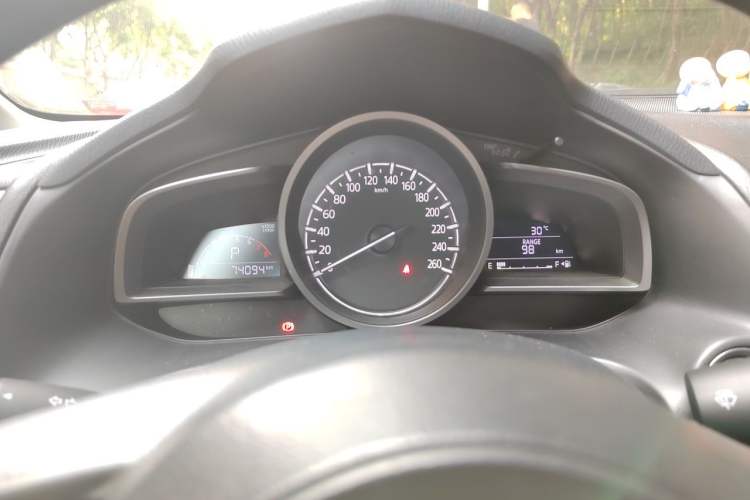 Used Mazda 3 Axela 2017 Sedan 1.5L Automatic Luxury Model China VI Standard Instrument Cluster