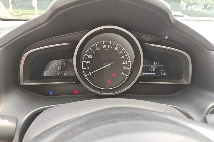 Used Mazda 3 Axela 2017 Sedan 1.5L Automatic Luxury Model Emission Standard China V Instrument Cluster