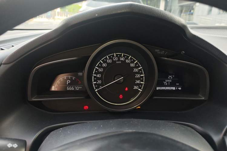 Used Mazda 3 Axela 2017 Sedan 1.5L Automatic Luxury Model China VI Standard Instrument Cluster