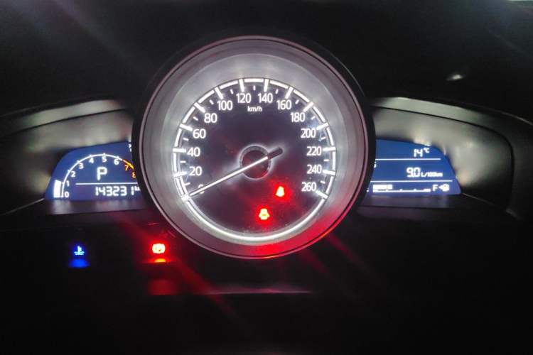 Used Mazda 3 Axela 2017 Sedan 1.5L Automatic Luxury Model China VI Standard Instrument Cluster