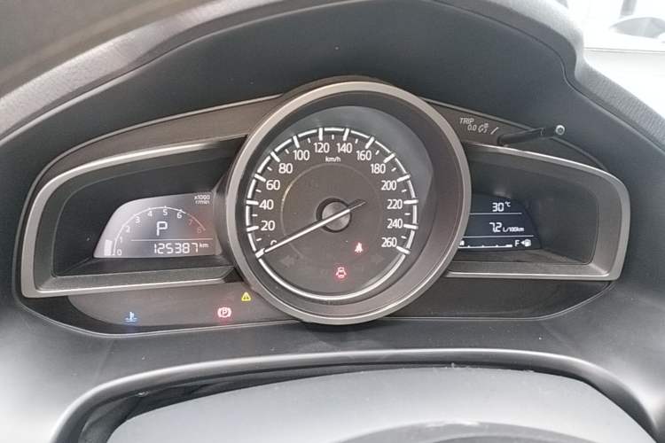 Used Mazda 3 Axela 2017 Sedan 1.5L Automatic Luxury Model Emission Standard China V Instrument Cluster
