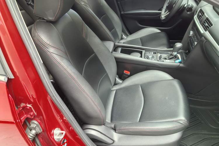 Used Mazda 3 Axela 2017 Hatchback 2.0L Automatic Luxury Model Emission Standard China V Interior 2