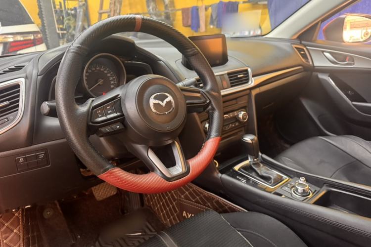 Used Mazda 3 Axela 2017 Sedan 1.5L Automatic Luxury Model Emission Standard China V Interior 3