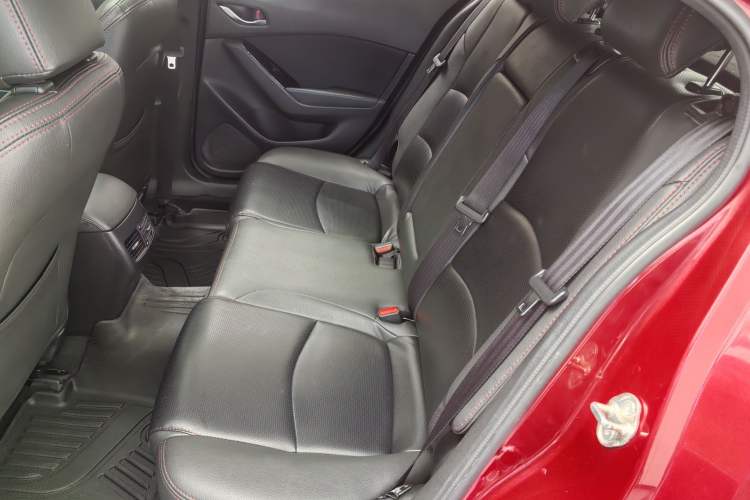 Used Mazda 3 Axela 2017 Hatchback 2.0L Automatic Luxury Model Emission Standard China V Interior 3