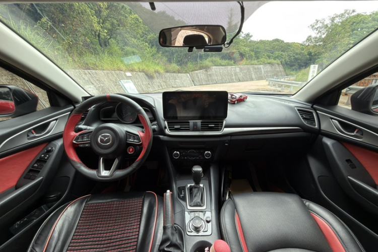 Used Mazda 3 Axela 2017 Sedan 1.5L Automatic Comfort Model Emission Standard China V Interior 3