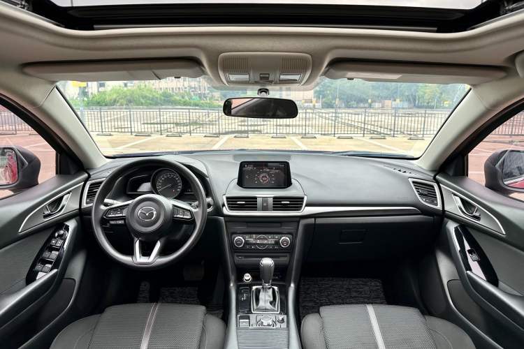 Used Mazda 3 Axela 2017 Sedan 1.5L Automatic Luxury Model China VI Standard Interior 3