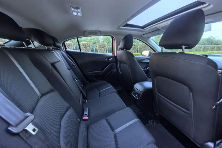 Used Mazda 3 Axela 2017 Hatchback 1.5L Automatic Luxury Model Emission Standard China V Interior 3