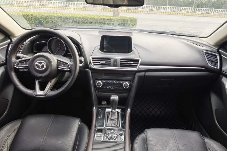 Used Mazda 3 Axela 2017 Hatchback 2.0L Automatic Sport Model China V Emission Standard Interior 3